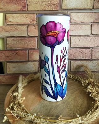 🌿 Květinová elegance v každém doušku! ☕ Pro všechny milovníky přírody a umění! Tento krásný termokelímek s ručně navrženým...